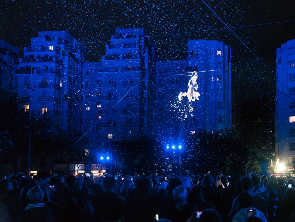 Compagnie gratte-Ciel, Place des anges sur la place Lazare-Goujon - (c) Lucas Frangella